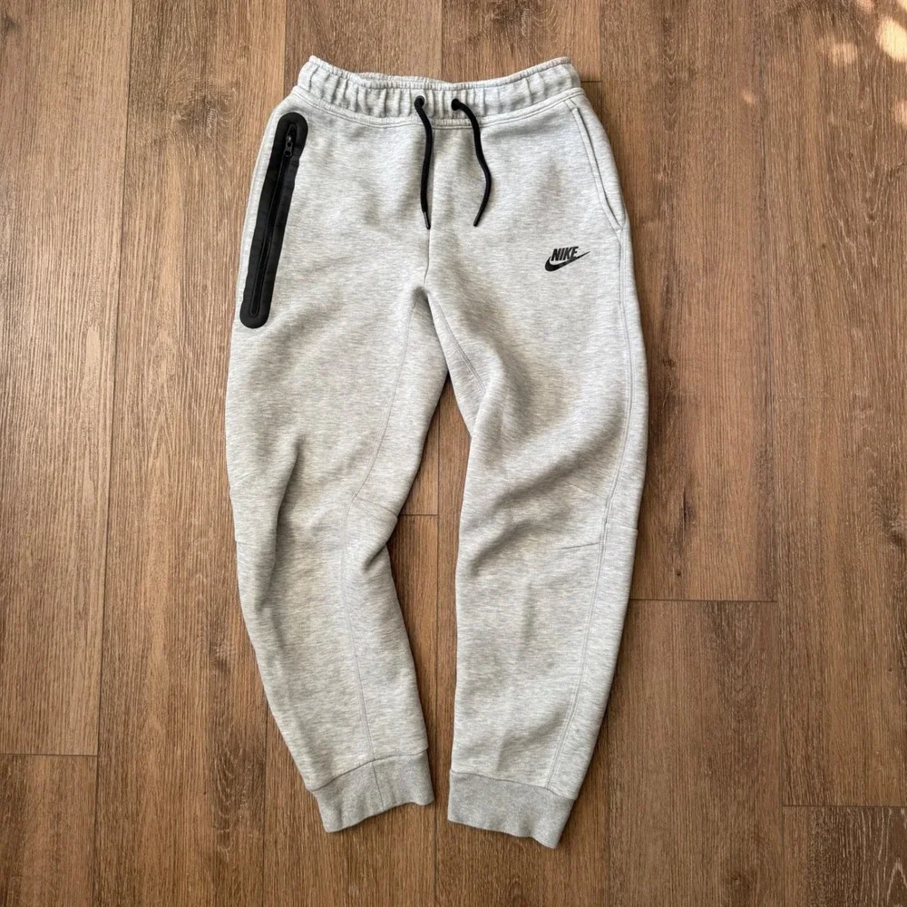 Nike Tech Fleece Tracksuit Boys Large Grey Full Zip Hoodie and Joggers Set